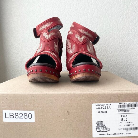 Elegant Red Embroidered Wedges - Picture 10 of 11